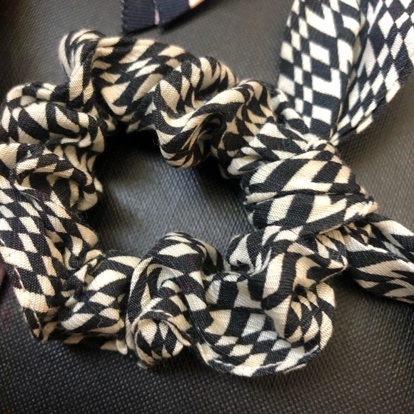 BUNDLE OF HAIR TIES - Picture 4 of 5